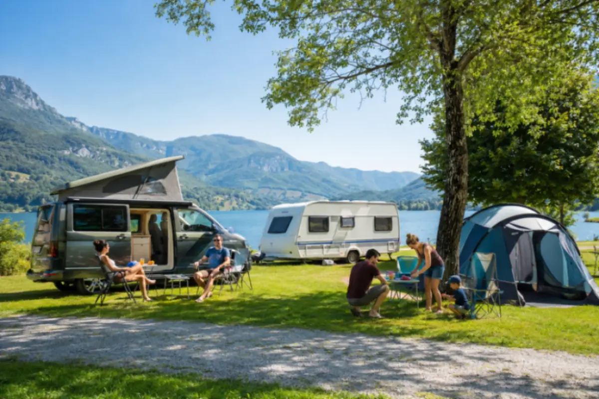 Campeggio in riva al lago